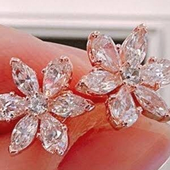 Authentic NEW Pandora Sparkling Herbarium Cluster Stud CZ Earrings S925ALE - Picture 8 of 8